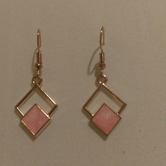 Diamond shaped Earrings - Picture 2 of 3